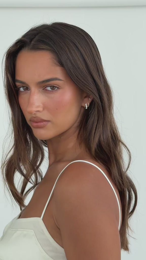 Emse Earrings - Gold.MOV